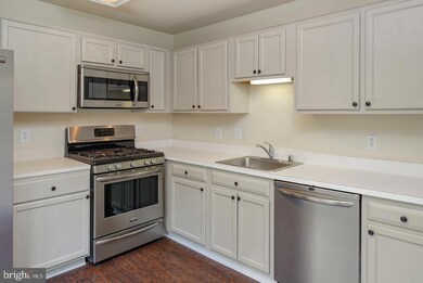 9280 Cardinal Forest Ln unit D 302, Lorton, VA 22079 - photo 4