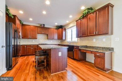 2226 Hollowoak Dr, Hanover, MD 21076 - photo 4