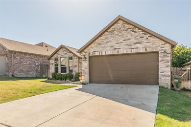 812 N Ridge Dr, White Settlement, TX 76108 - photo 4