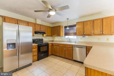 35755 Aviation Yacht Club Rd, Mechanicsville, MD 20659 - photo 3