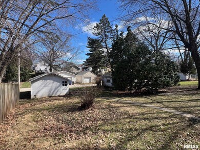 2021 N Myrtle St, Davenport, IA 52804 - photo 3