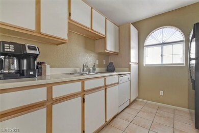 Kitchen appliances included