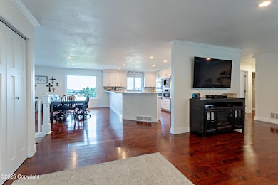 427 Clarion Dr, Gillette, WY 82718 - photo 6