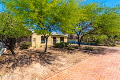 2905 E Lester St__011