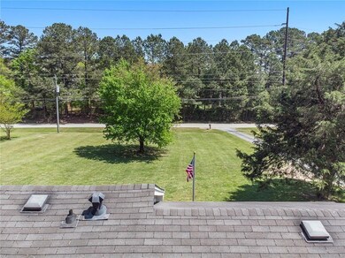 View of grassy yard