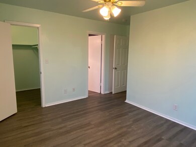 10318 Southport Dr, Houston, TX 77089 - photo 6