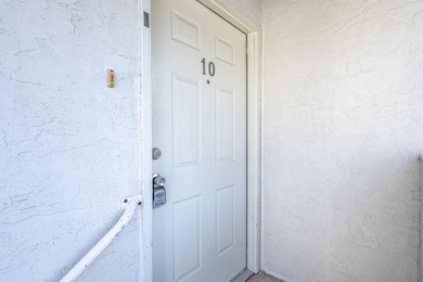 104 Belaire Dr unit 10, Laredo, TX 78041 - photo 2