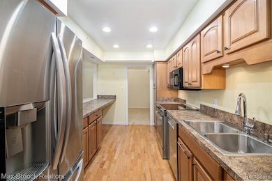 19710 W 13 Mile Rd unit 105, Beverly Hills, MI 48025 - photo 3