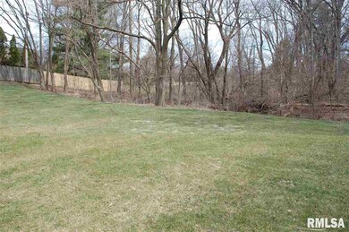 3827 Windsor Pines Ct, Davenport, IA 52807 - photo 2