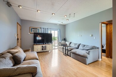 953 N Rohlwing Rd unit 201A, Addison, IL 60101 - photo 2