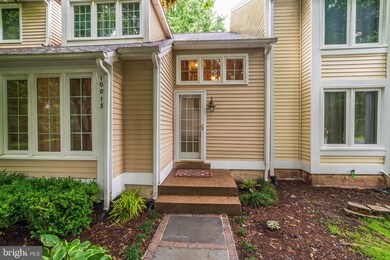 10013 Beacon Pond Ln, Burke, VA 22015 - photo 2