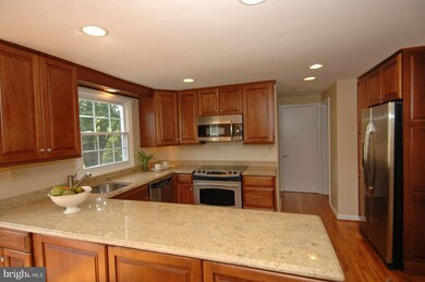 1109 Riva Ridge Dr, Great Falls, VA 22066 - photo 5