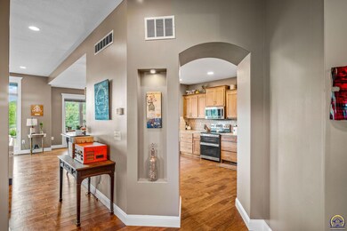 6825 SW 44th St, Topeka, KS 66610 - photo 5