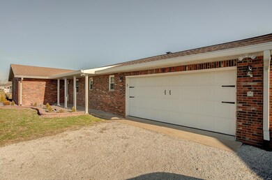 631 Urbanna Dr, Freeburg, IL 62243 - photo 2