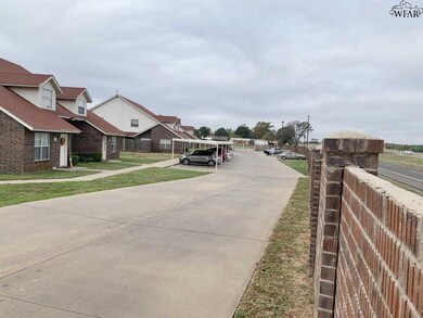 1723 Cimarron Trail unit 9C, Wichita Falls, TX 76306 - photo 2