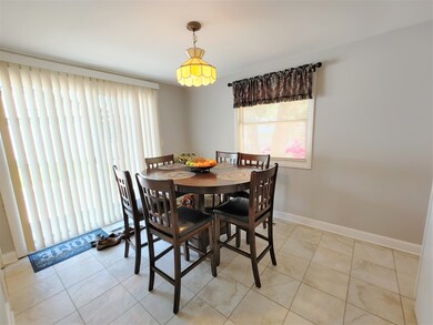 416 Amarillo Ct, Carpentersville, IL 60110 - photo 6