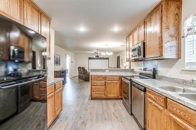 101 Olive St, Cleburne, TX 76031 - photo 6