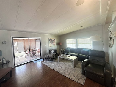 95 Country Club Dr, Plant City, FL 33565 - photo 7