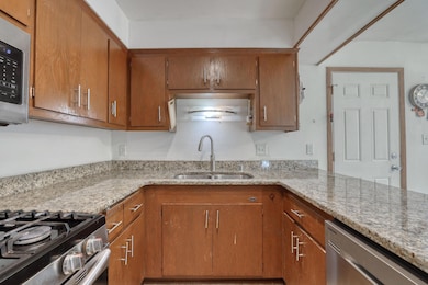 18570 Kamala Ct unit 18550, Brookfield, WI 53045 - photo 4