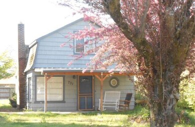 731 SW Bridge St, Grants Pass, OR 97526 - photo 2