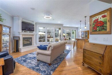 9406 Swarner Dr, Lenexa, KS 66219 - photo 2