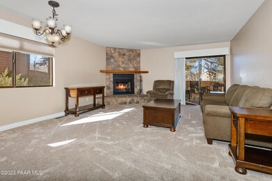 004_Living Room