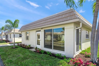 Island House unit 12, Sarasota, FL 34242 - photo 2