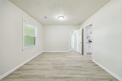 2511 Evergreen Dr, Houston, TX 77087 - photo 5