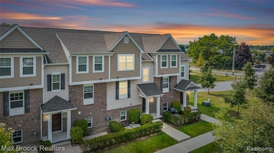 4636 Bradley Cir unit 12, Troy, MI 48085 - photo 2