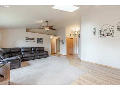 74 Sandalwood Loop, Creswell, OR 97426 - photo 6