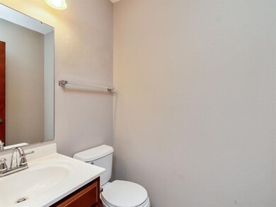908 8th St SE, Cedar Rapids, IA 52401 - photo 7