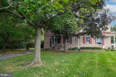 539 Staufer Ct, Mount Joy, PA 17552 - photo 2