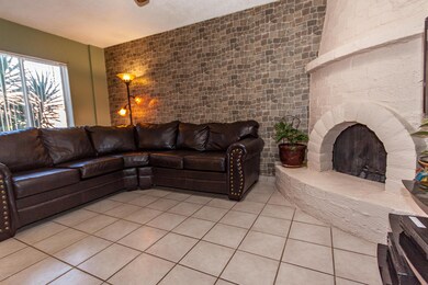 Living Room 5 (1 of 1)