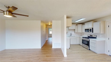 1300 Wolfe Ln, Ada, OK 74820 - photo 2