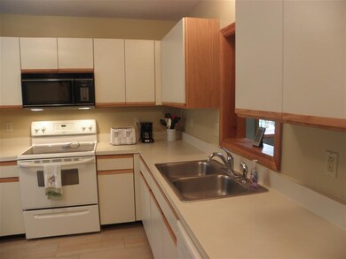 69 Manor Rd unit 4, Lincoln, NH 03251 - photo 6