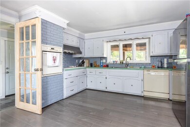 52 Oakland Dr, West Warwick, RI 02893 - photo 4