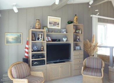 6907ODLiving room