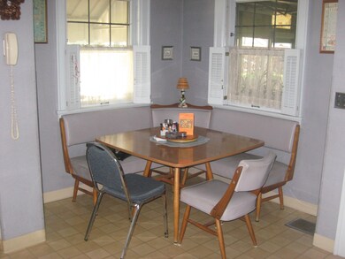 Eat-in kitchen
