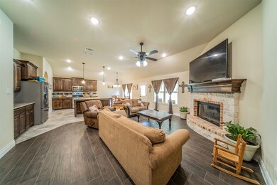 132 Cottongame Dr, Weatherford, TX 76088 - photo 2