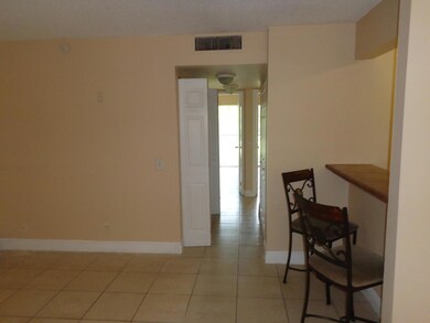 615 Meadows Cir unit 615, Boynton Beach, FL 33436 - photo 3