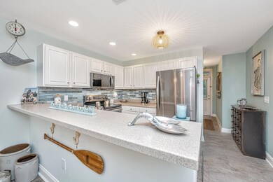 Eat-In Kitchen