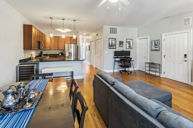 1807 W Addison St unit 2E, Chicago, IL 60613 - photo 4