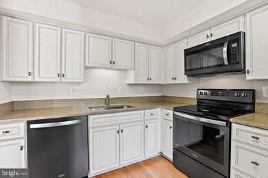 11511 Ivy Bush Ct, Reston, VA 20191 - photo 5