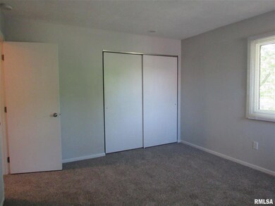 2528 E 50th St, Davenport, IA 52807 - photo 7