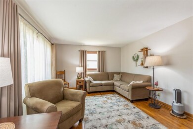 3301 Iris Ave NW, Cedar Rapids, IA 52405 - photo 2