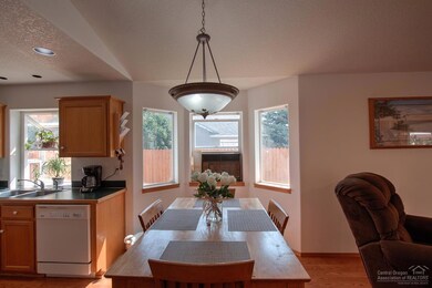 2608 SW Volcano Ave, Redmond, OR 97756 - photo 7