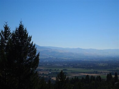 2375 Johns Peak Rd, Central Point, OR 97502 - photo 2