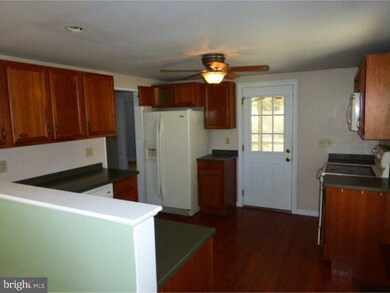 559 Manatawny St, Pottstown, PA 19464 - photo 3