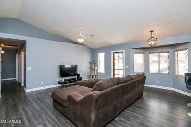 005-photo-living-room-9077786