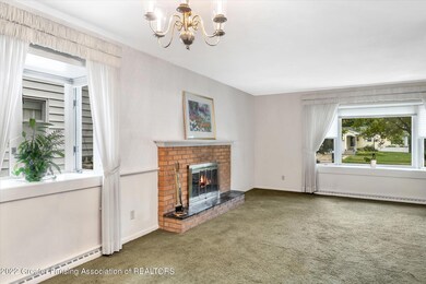 2 Bay Windows
